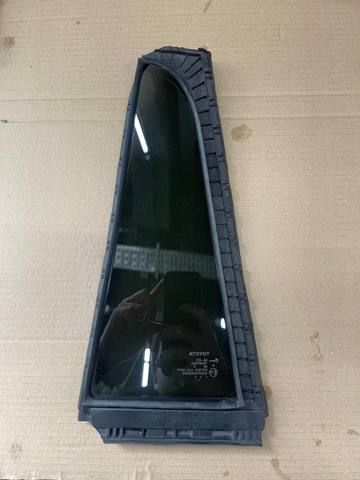 Скло-кватирка двері, задньої, правої 6812360350 TOYOTA