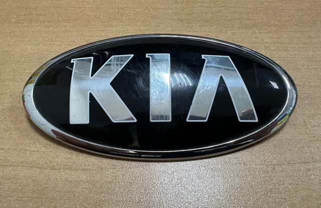 Емблема переднього бампера 863183R500 HYUNDAI