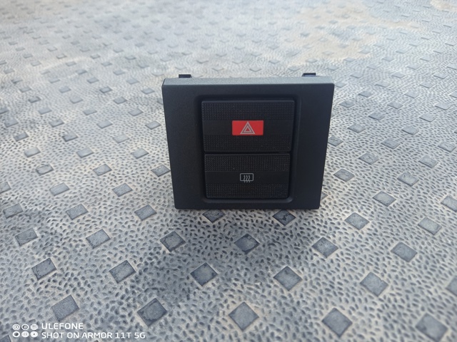 Кнопка аварійної сигналізації 703953235 VAG