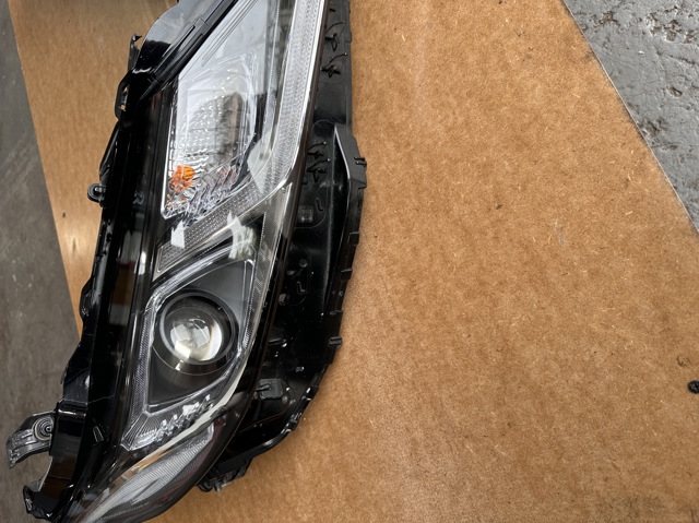 Права блок фара 8111033G00 TOYOTA