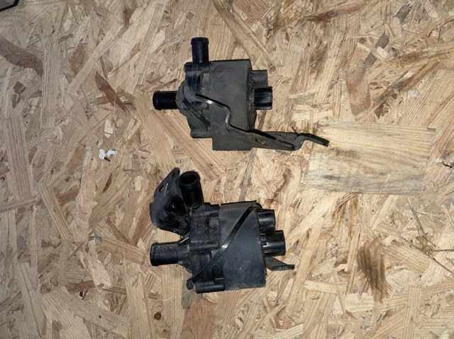 Помпа водяна, (насос) охолодження 144B05233R RENAULT