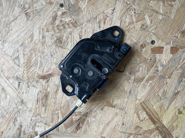 Замок кришки капота 150039700E TESLA