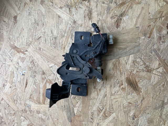 Замок капота 600757200E TESLA