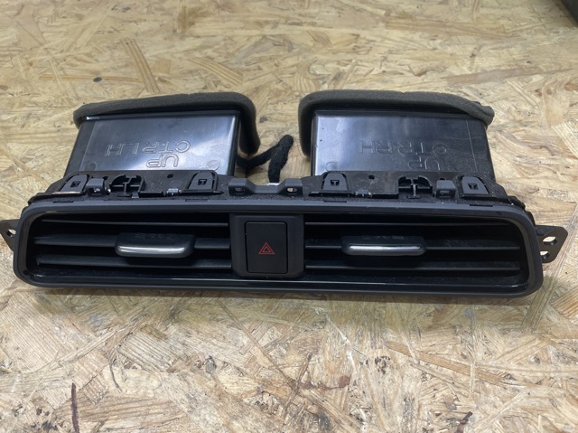 Решітка повітропровода 687505SK0B NISSAN