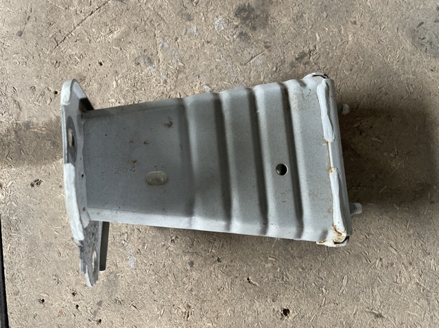 Кронштейн підсилювача заднього бампера 852104BA0A NISSAN