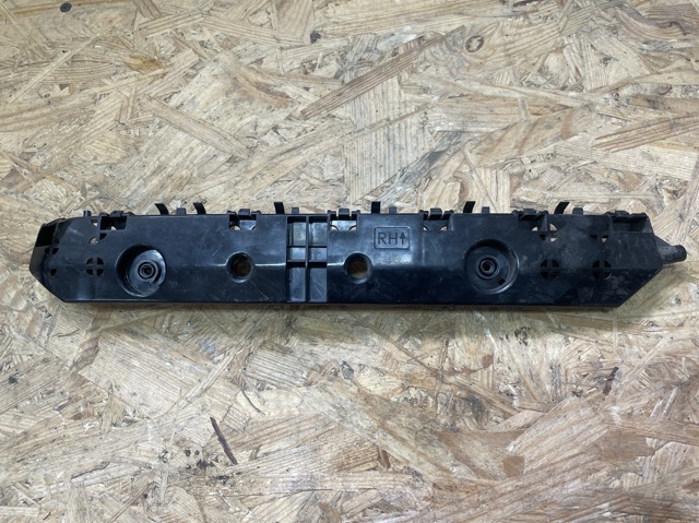 Кронштейн бампера заднього, правий 852265SK0A NISSAN