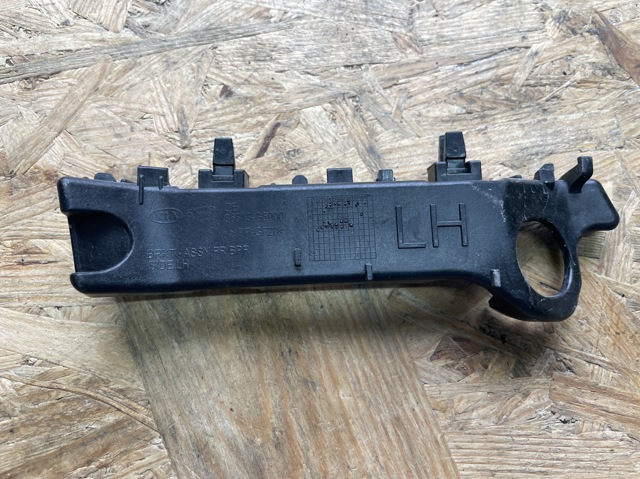 Ліве кріплення переднього бампера 86513G5000 HYUNDAI