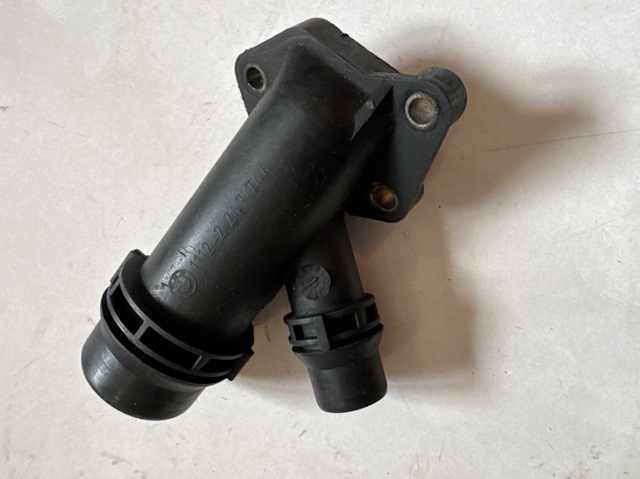 Водяний патрубок 11122247744 BMW