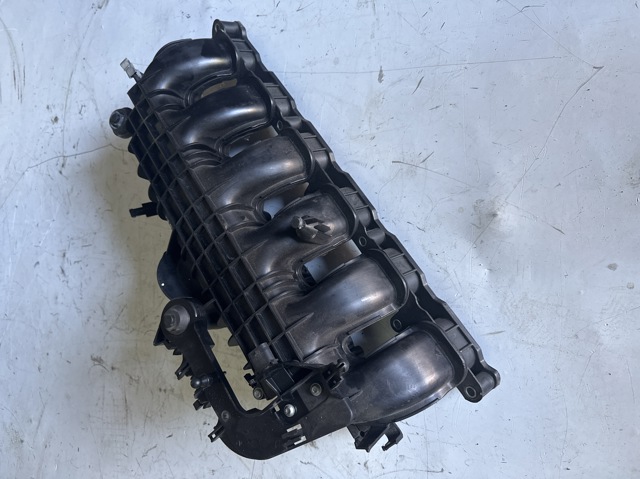 Колектор впускний 11617576911 BMW