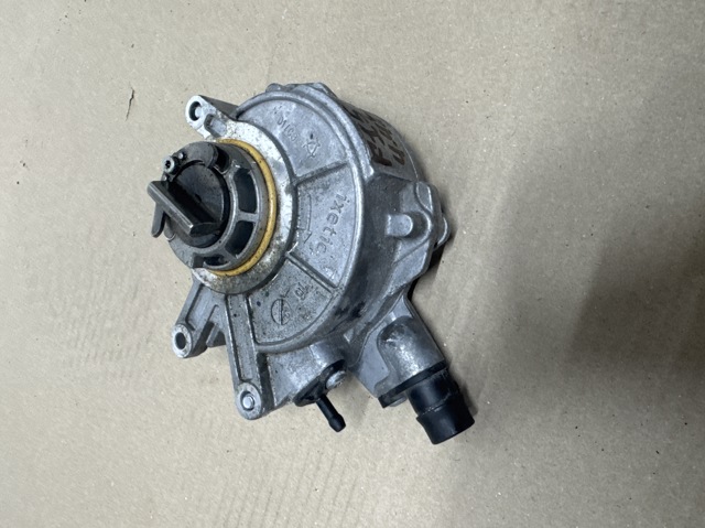 Насос вакуумний 11668605976 BMW