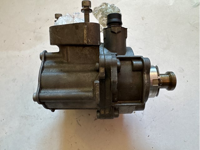 Насос вакуумний 11668618897 BMW