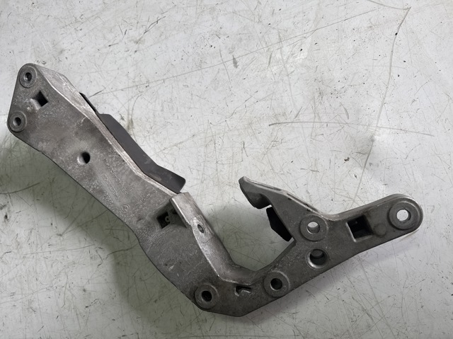 Кріплення коробки передач 22319485312 BMW