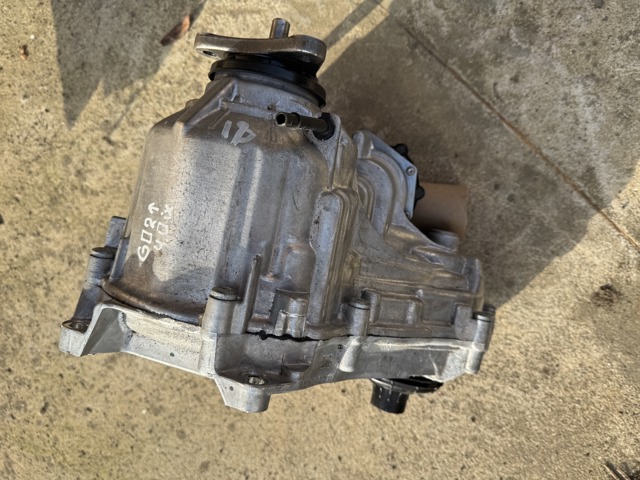 Роздавальна коробка 27109847753 BMW