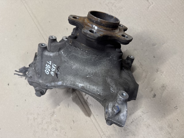 Кулак поворотний передній лівий 31206892507 BMW