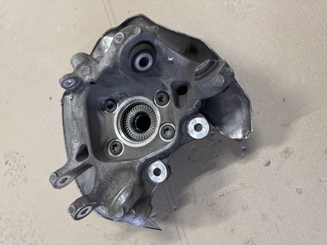 Цапфа поворотного кулака 33306892520 BMW