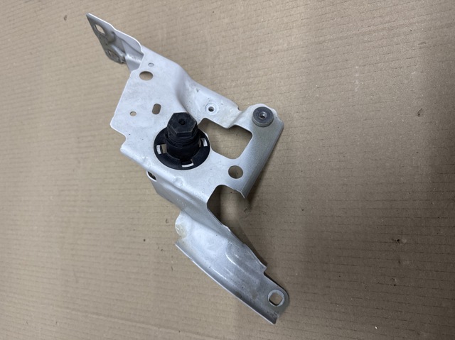 Кронштейн кріплення крила переднього правого, передній 41009466094 BMW