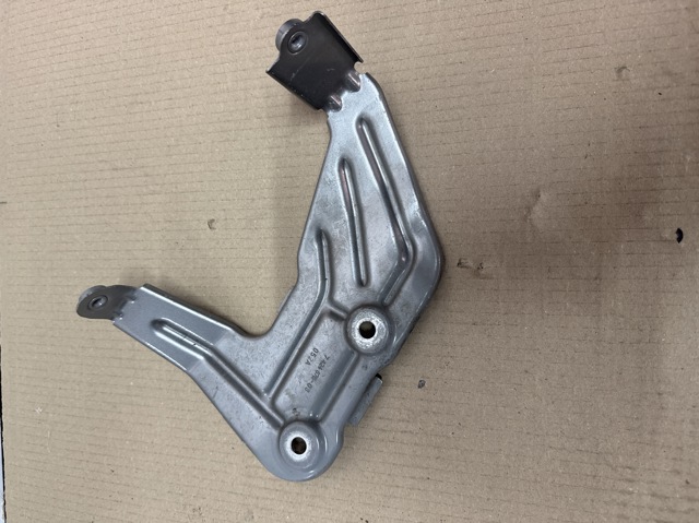 Кронштейн кріплення крила переднього правого, задній 41357475804 BMW