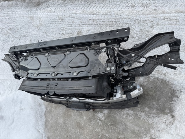Швелер переднього бампера 51117421600 BMW