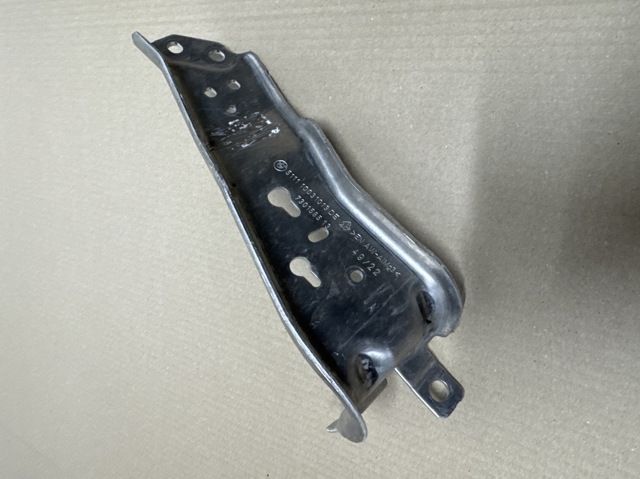 Кронштейн підсилювача переднього бампера 51117498085 BMW