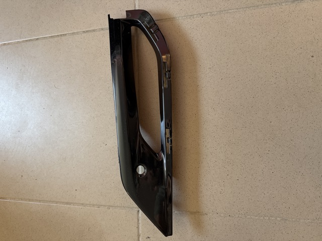 Ободок/окантовка фари противотуманной, правий 51118074260 BMW