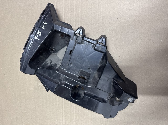 Кронштейн бампера заднього, правий 51127338286 BMW