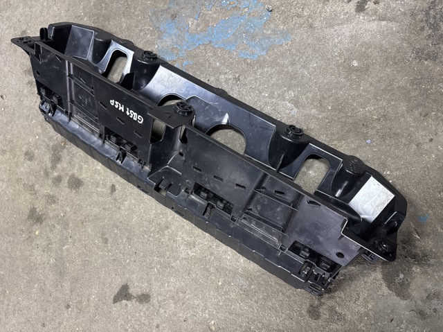 Кронштейн бампера заднього, центральний 51127420650 BMW