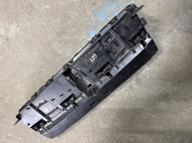 Кронштейн бампера заднього, центральний 51127420658 BMW