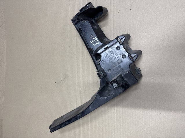 Кронштейн бампера заднього, правий 51128054020 BMW