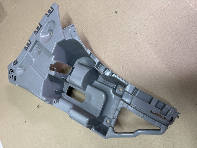 Направляюча заднього бампера, права 51128069142 BMW