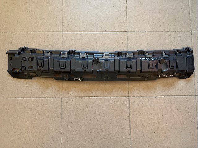 Кронштейн бампера заднього, центральний 51128070332 BMW