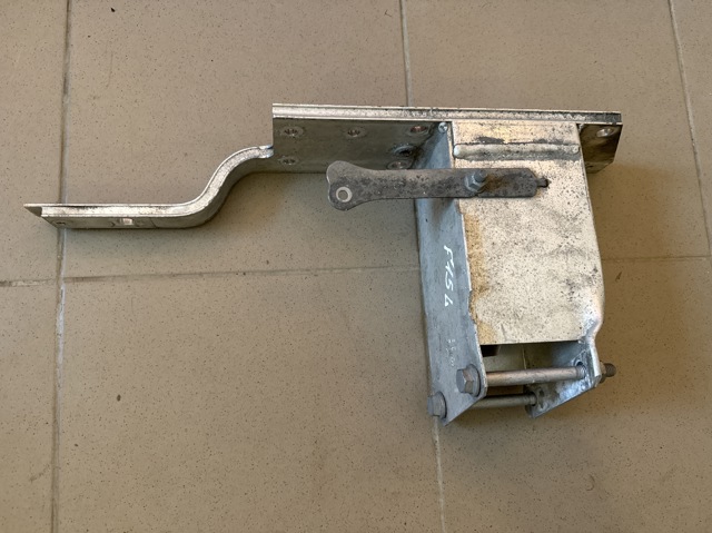 Кронштейн підсилювача переднього бампера 51647294507 BMW