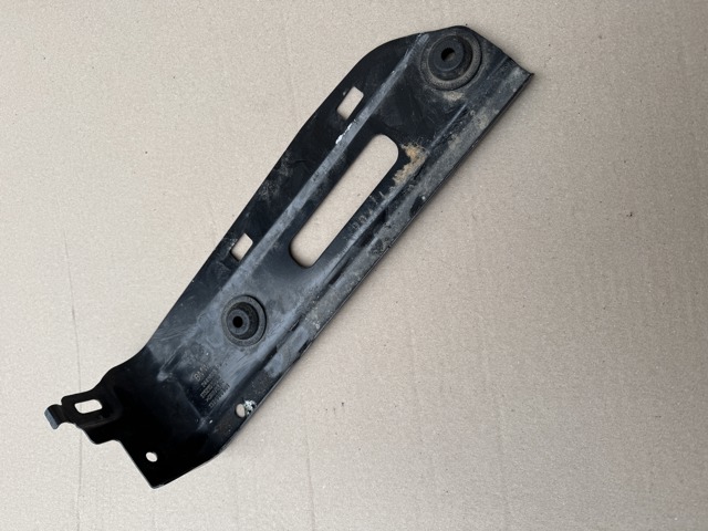 Кронштейн радіатора нижній 51647443622 BMW