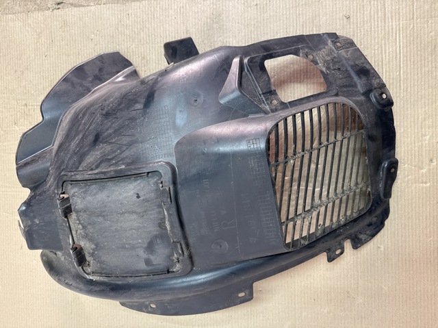 Підкрилок переднього крила, правий 51717394814 BMW