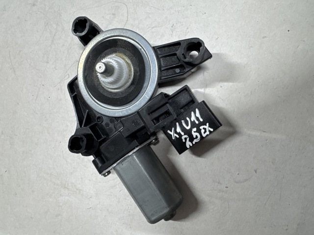 Мотор склопідйомника дверей передніх, правих 67625A75082 BMW