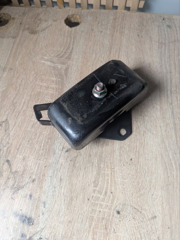 Подушка (опора) двигуна, ліва 1093A165 MITSUBISHI