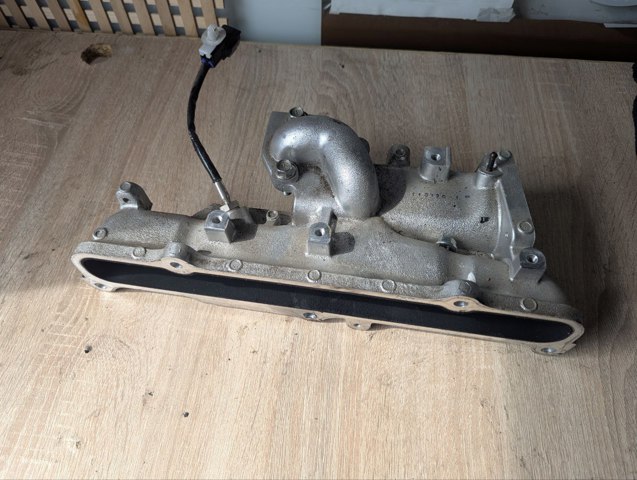 Колектор впускний 1540A510 MITSUBISHI