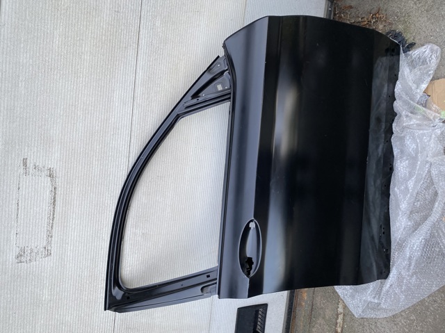 Дверка передня права 41007465528 BMW