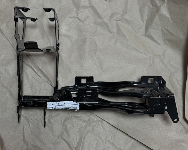 Кріплення фари передньої, правої 51647320386 BMW