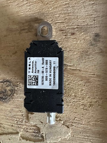 Підсилювач сигналу антени 107973500A Tesla Model