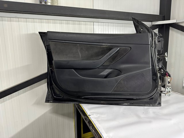 Дверь передня ліва 1081421E0C Tesla Model