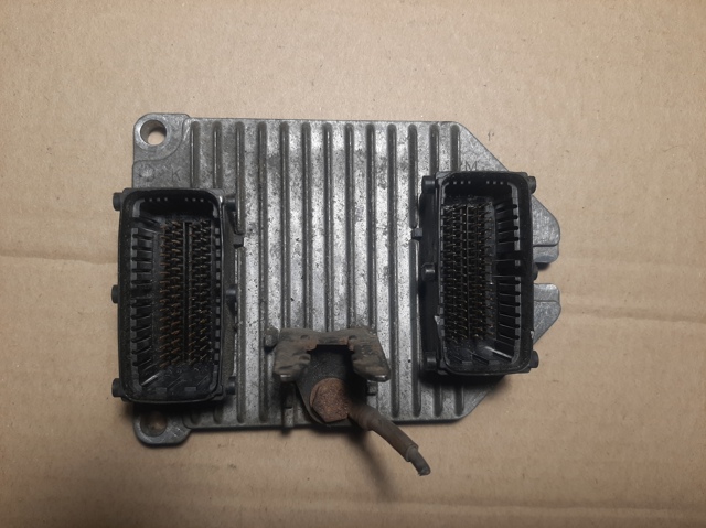 Модуль управління двигуном 09158726 GM
