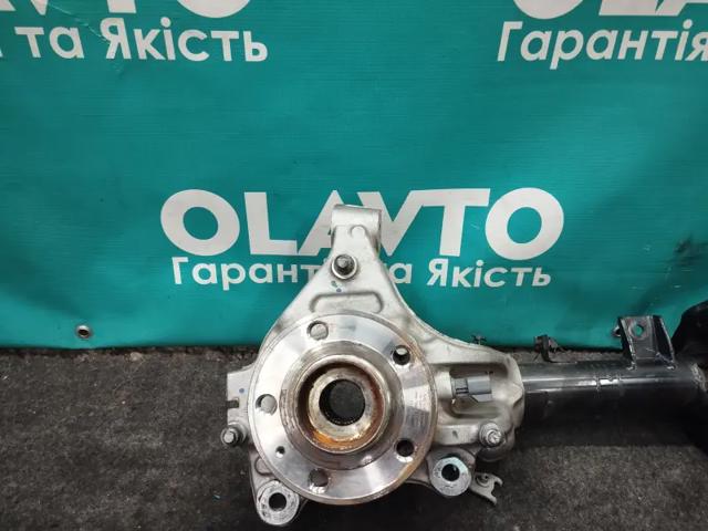 Цапфа поворотна права 31681838 VOLVO