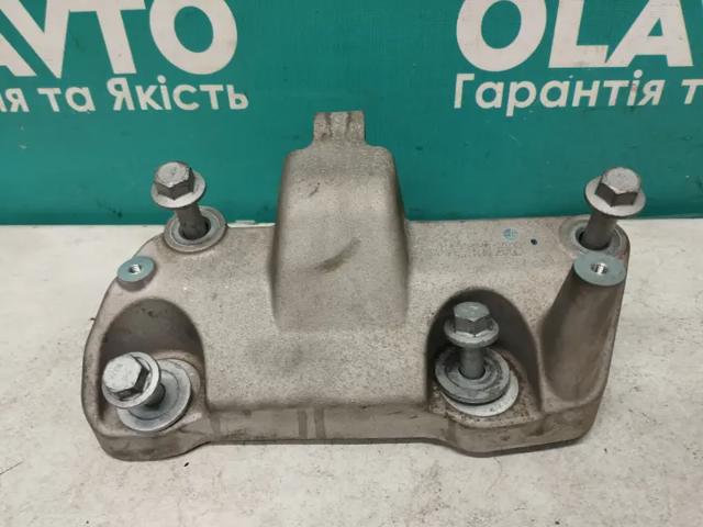 Кронштейн подушки (опори) двигуна, лівої 31686307 VOLVO