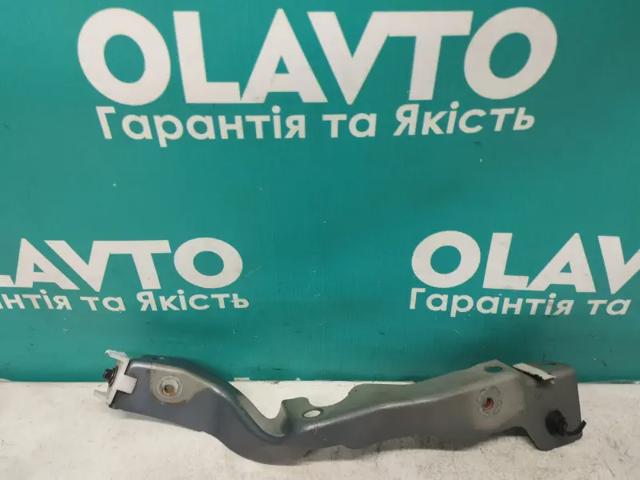 Кронштейн суппорту радіатора нижній 31689582 VOLVO