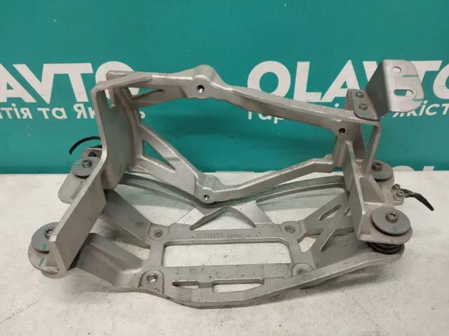 Кронштейн компресора кондиціонера 32275530 VOLVO
