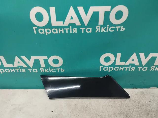 Накладка задньої 3-ї/5-ї двері, права 42784643 GM