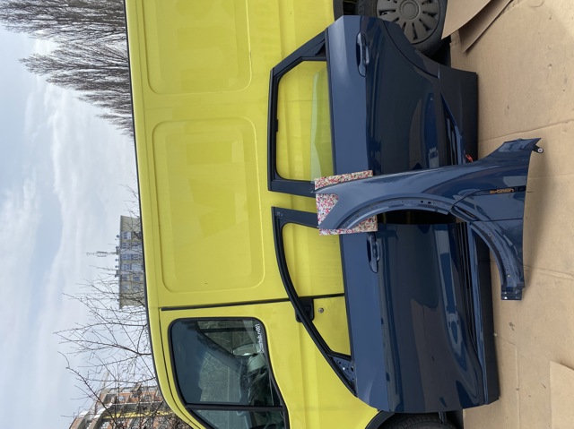 Дверка передня права 4KE831052B VAG