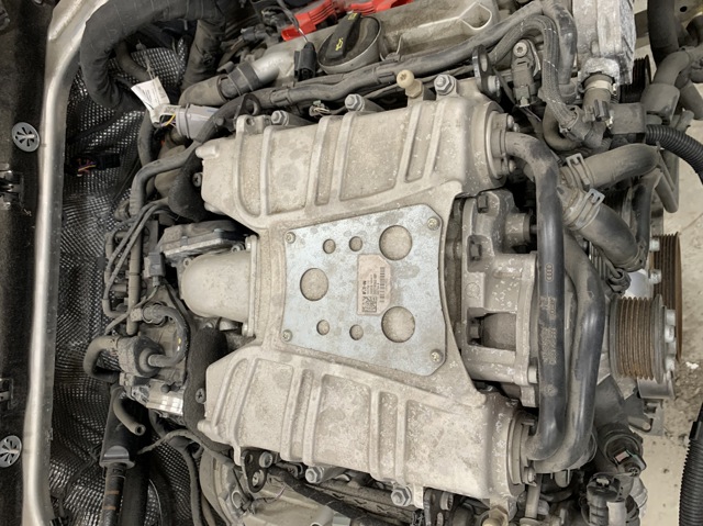 Компресор автомобільний 06E145601BF VAG