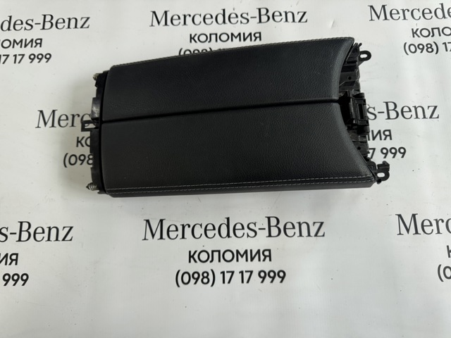 Підлокітник переднього сидіння A2056800796 MERCEDES