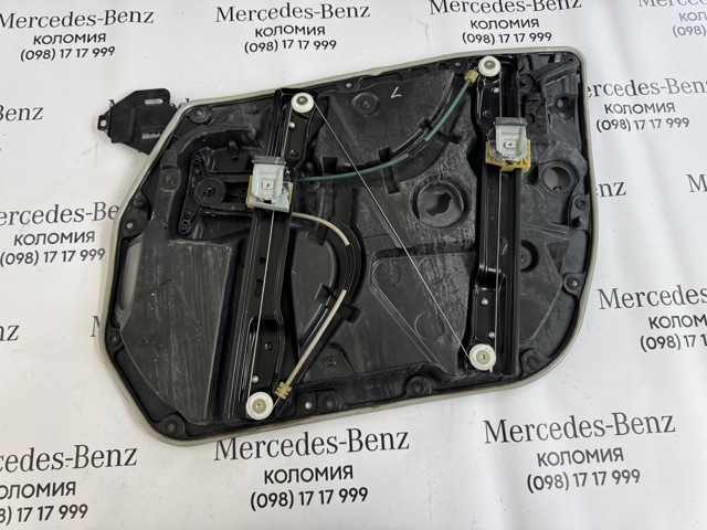 Склопідйомник передньої лівої двері A2057204923 MERCEDES